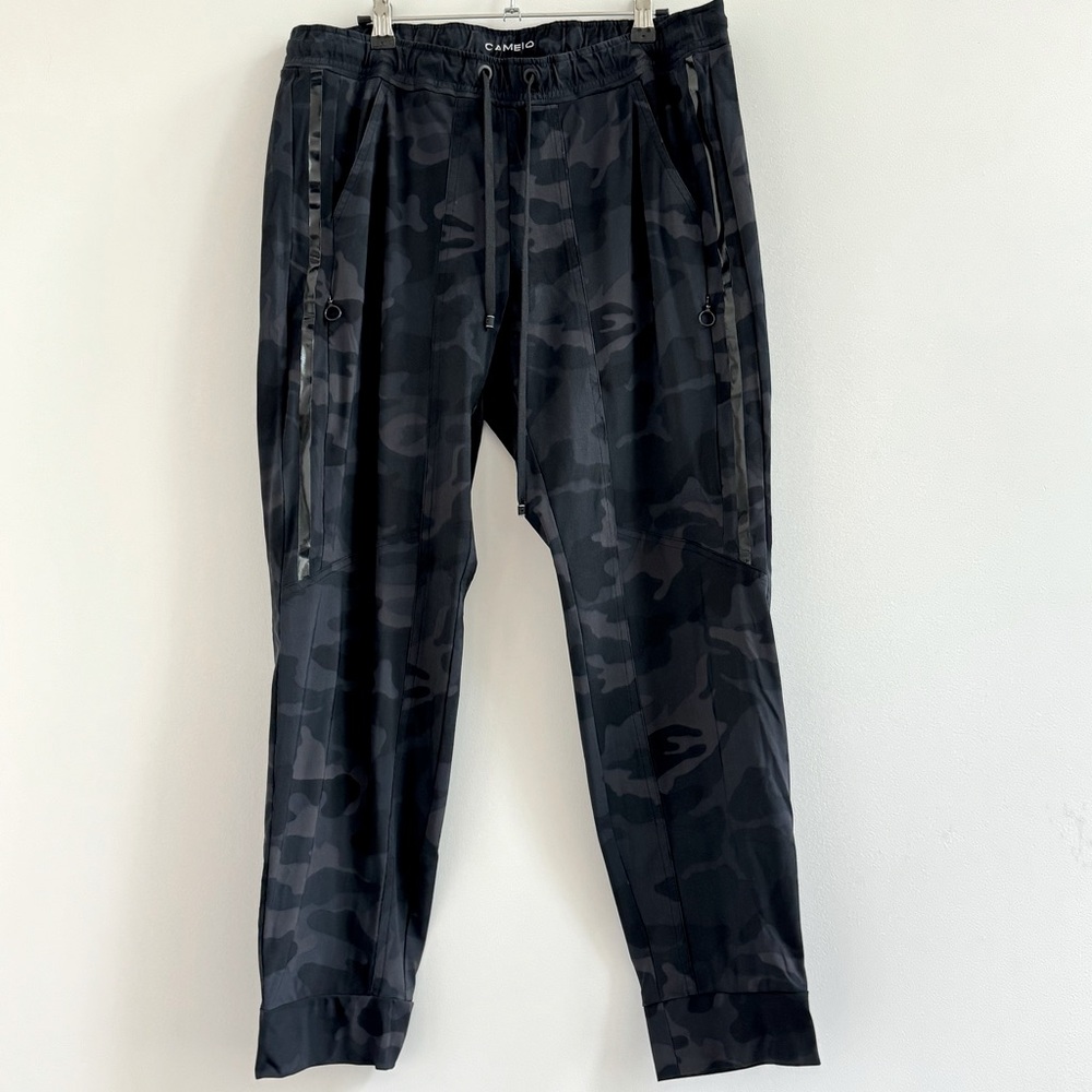 Black Camo Women's Jogger Pants